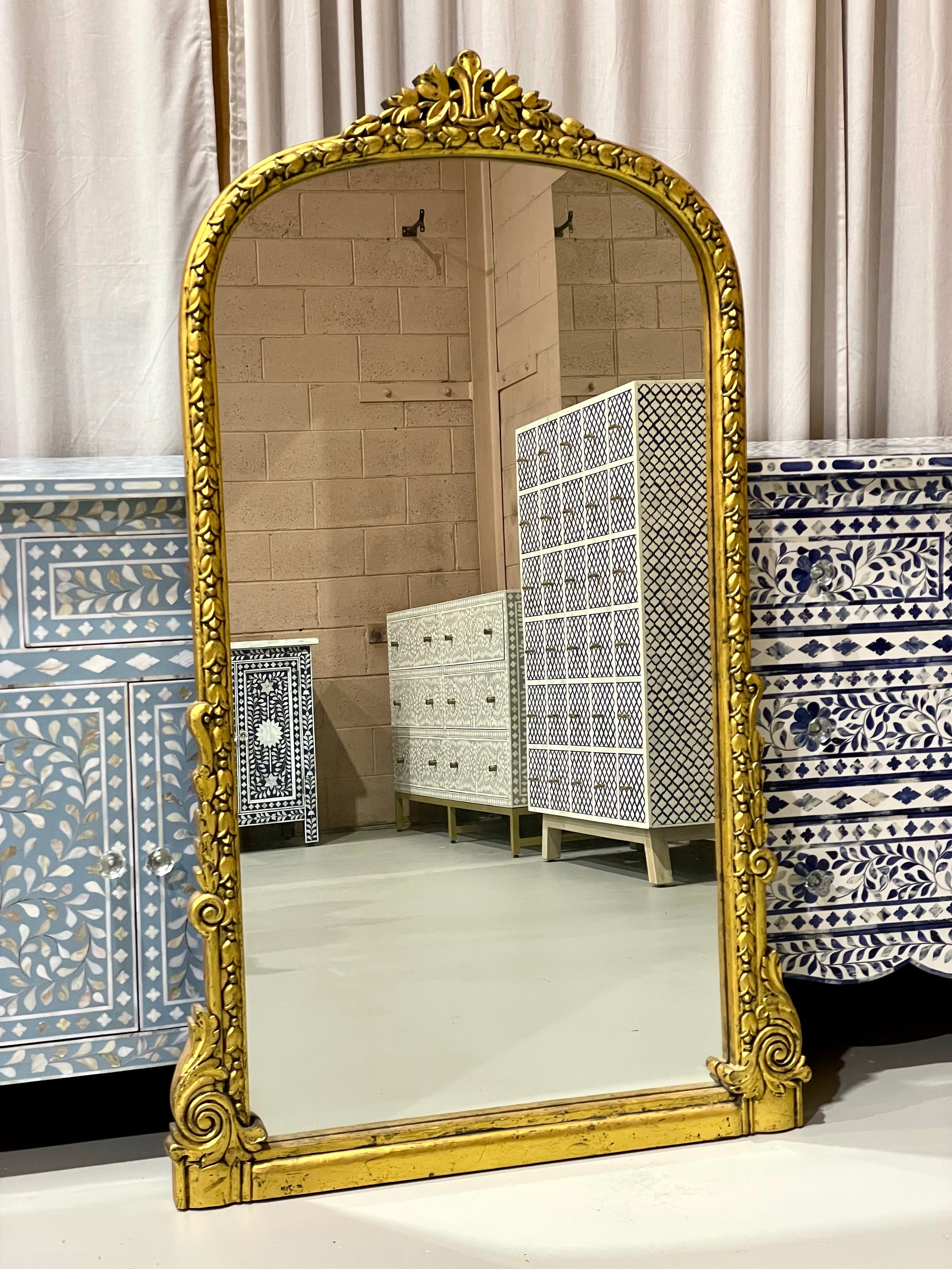 Traditional Style Arch Mirror - Gold